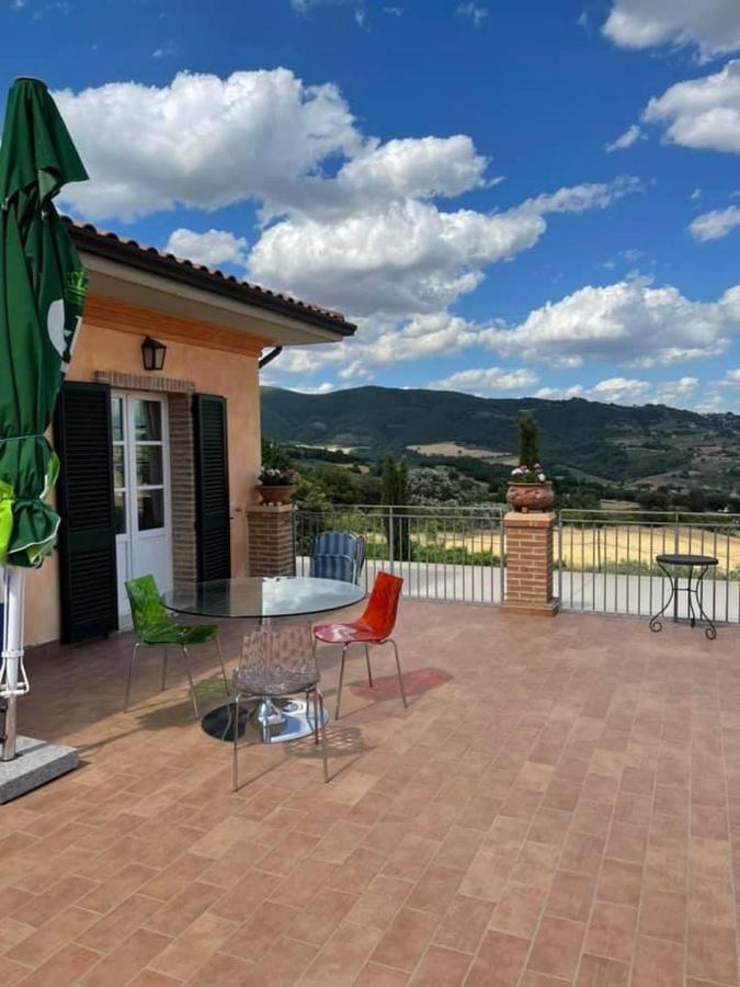 La Posta Di Bacco Apartment Gualdo Cattaneo Bagian luar foto