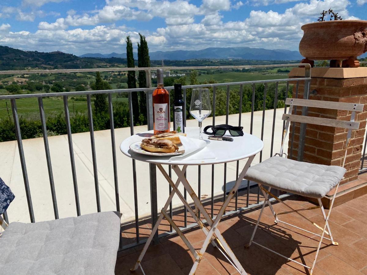 La Posta Di Bacco Apartment Gualdo Cattaneo Bagian luar foto