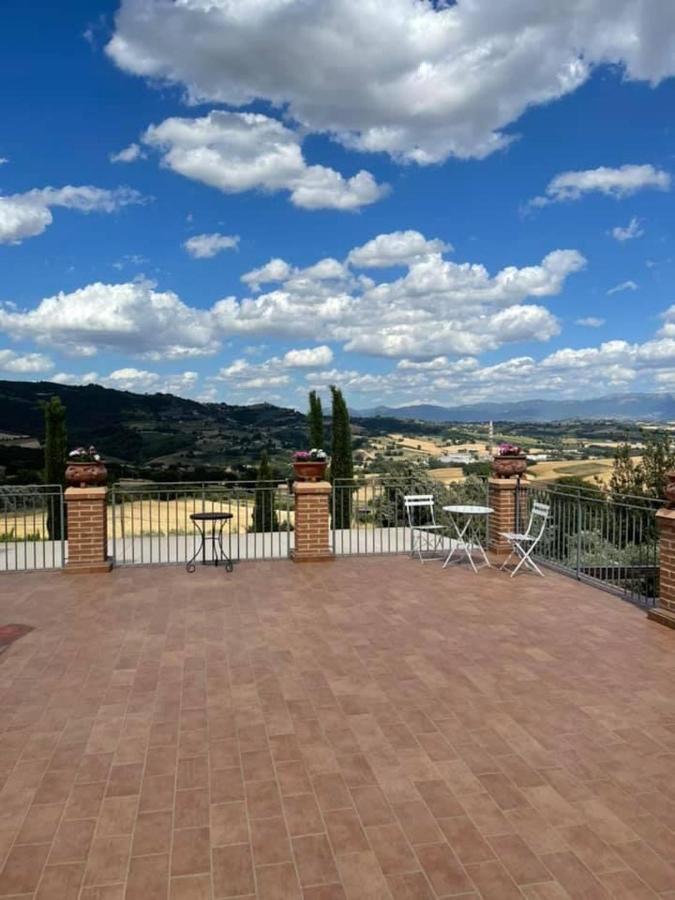 La Posta Di Bacco Apartment Gualdo Cattaneo Bagian luar foto