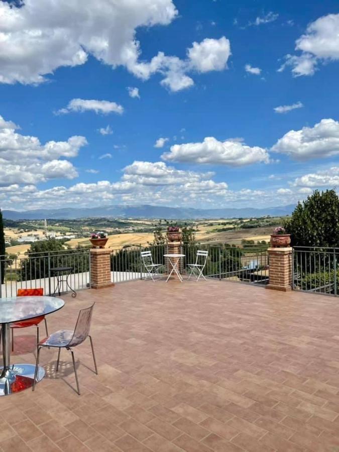 La Posta Di Bacco Apartment Gualdo Cattaneo Bagian luar foto