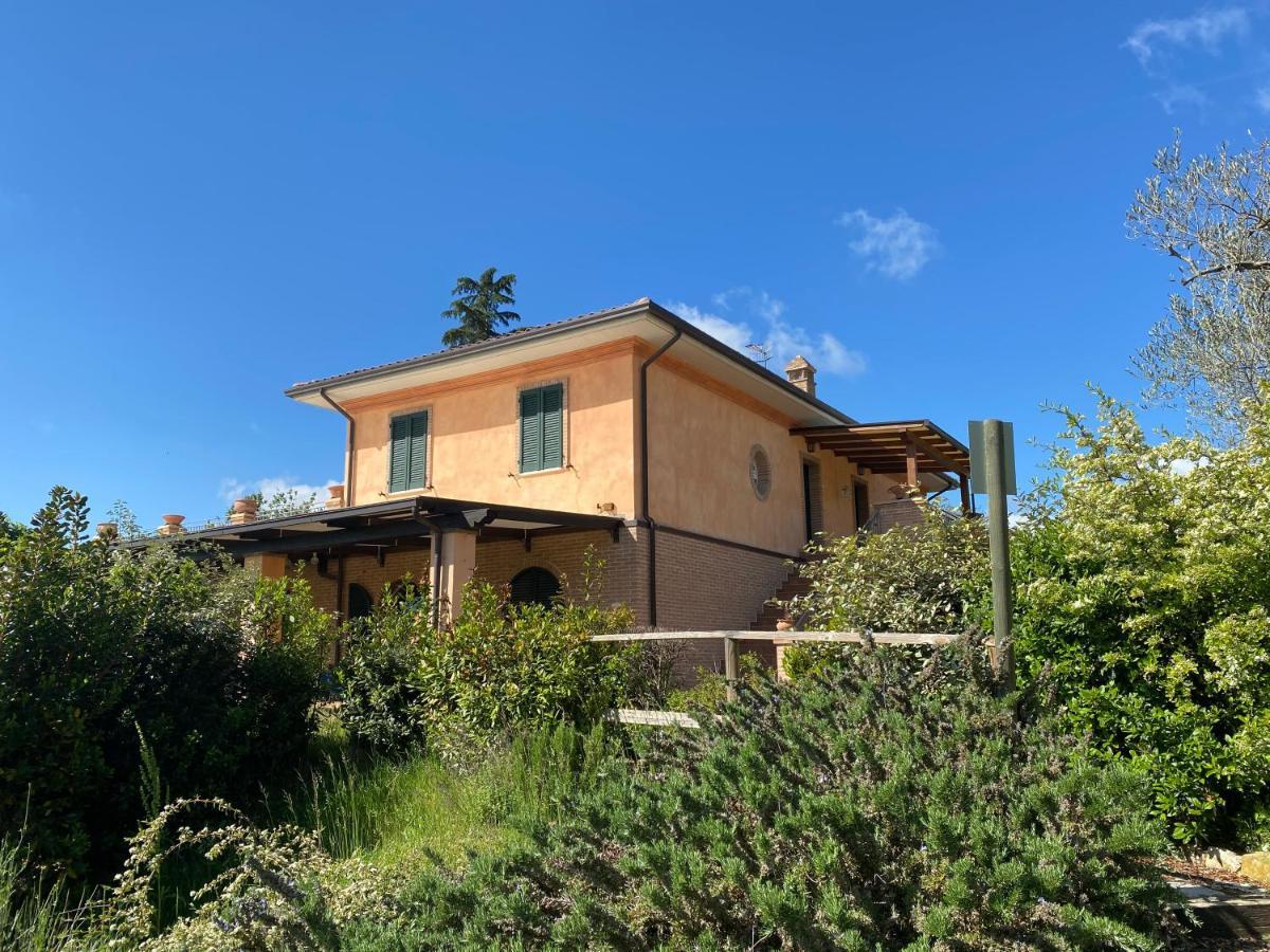 La Posta Di Bacco Apartment Gualdo Cattaneo Bagian luar foto